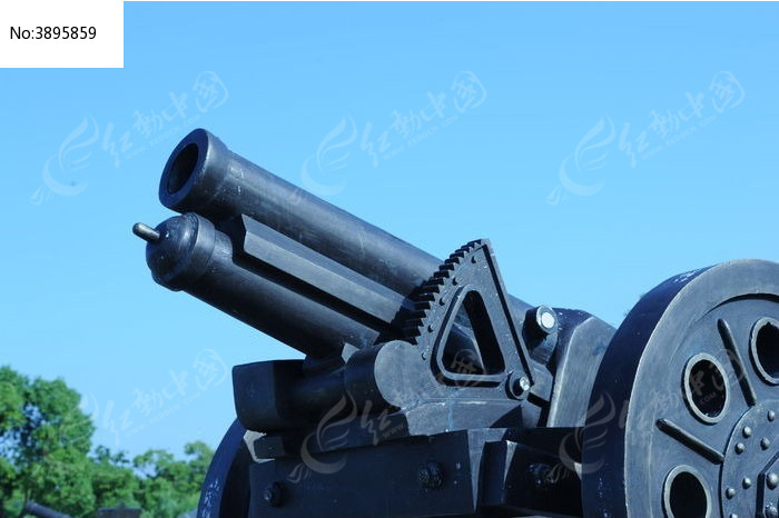 上海吴淞湾炮台大炮中景