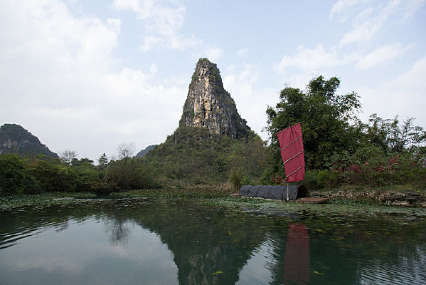 ��ɫ����