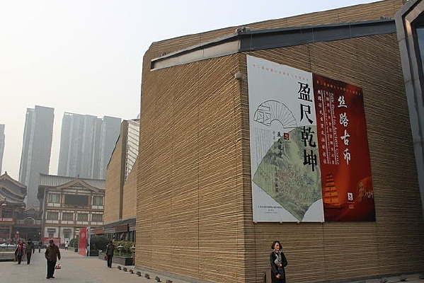 �������