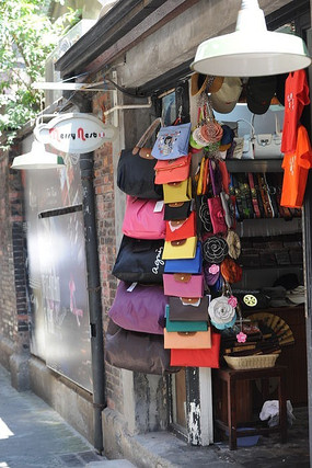 �������