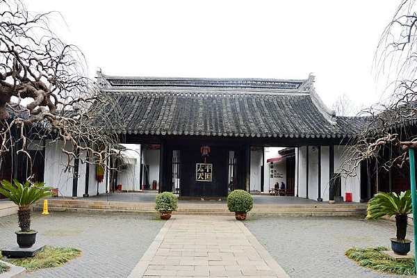 ����������