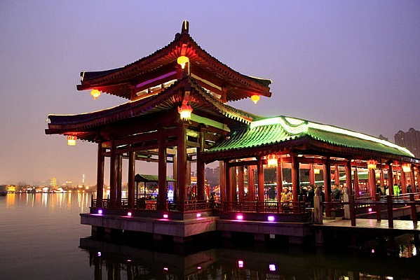 ͤ������