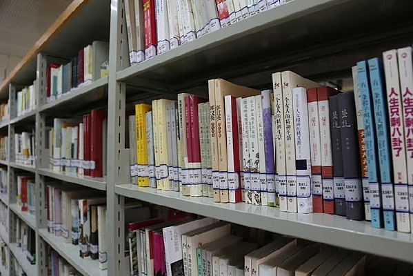 ���е���