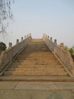 千年石拱桥台阶