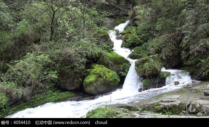 山涧的泉水