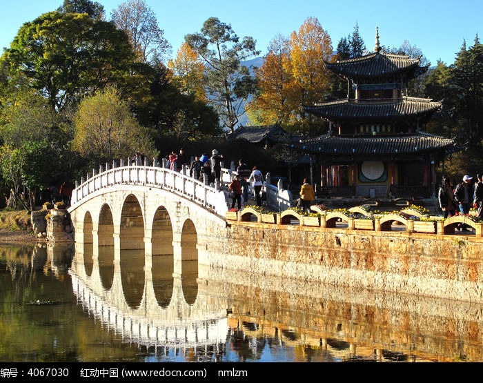 丽江黑龙潭五孔桥图片