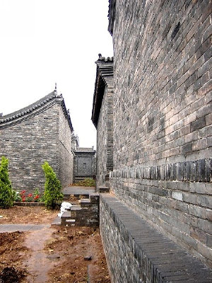 ɽ��ƽң�ųǵĽ���ɽǽ