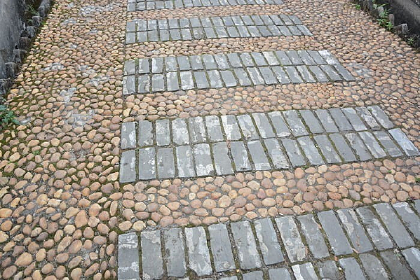 ����ʯ��·