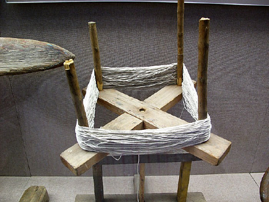 �������