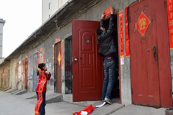 ����������