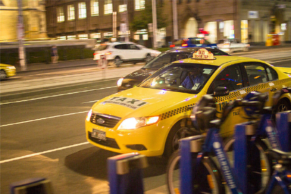 ��ɫ������