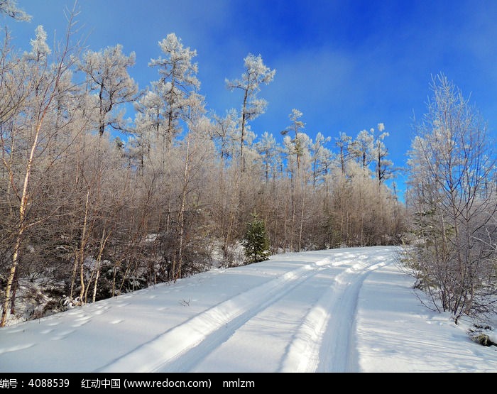 ͨ��ɽ���ѩ·ͼƬ