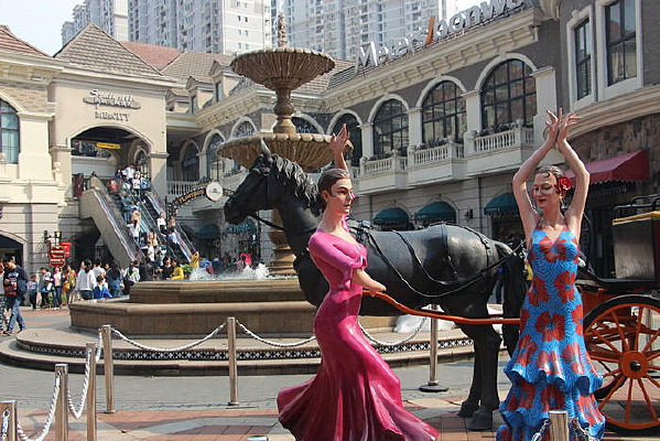 ������Ů��