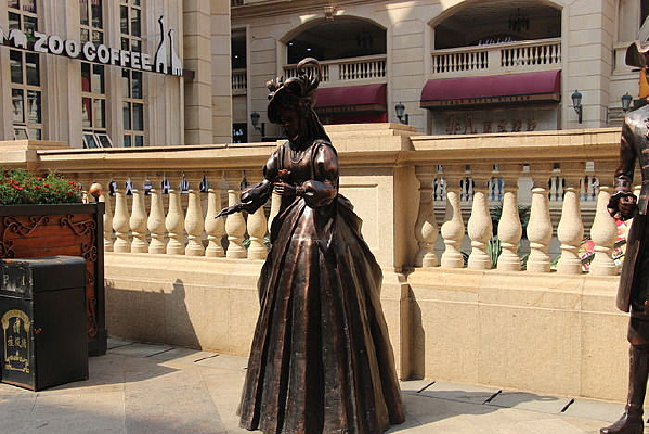 ������Ů��