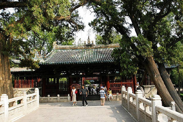 �������