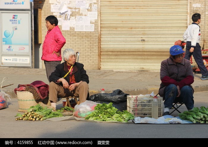 街上摆摊卖菜的老人图片