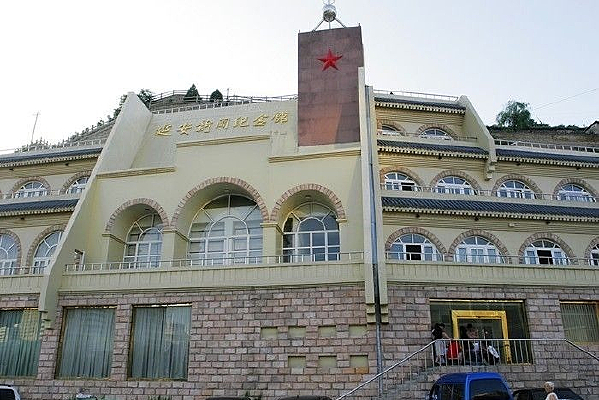 �Ӱ��м����