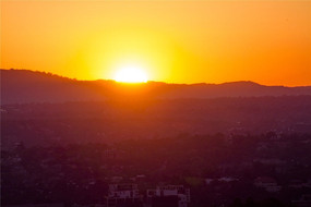 ��ɫ��б����