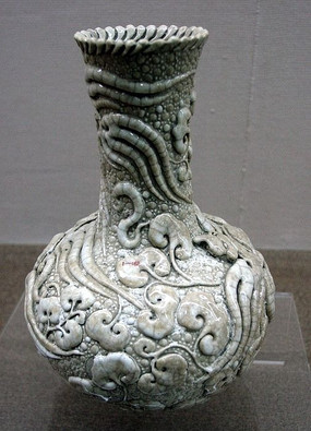 茱萸纹天球瓶