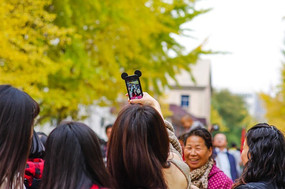 �������µ�Ů��