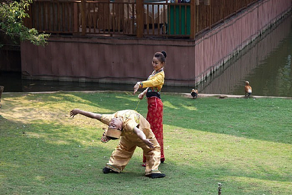 �������