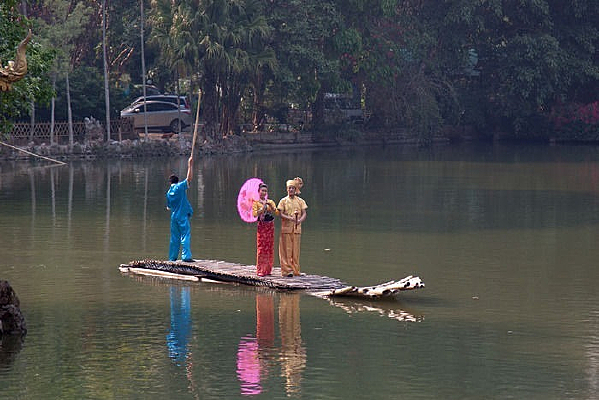 �����ϵĴ�����Ů