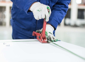 �������