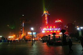 �����Ź㳡ҹ��