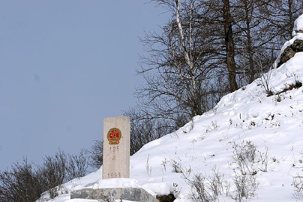 �ж��߾���