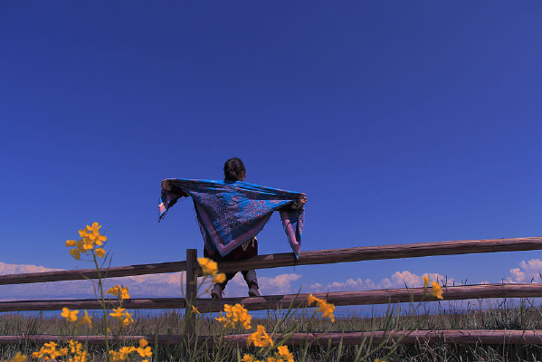 �ຣ����µ�Ů��