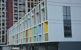 ��ɫ����ȹ¥