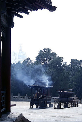 ̩ɽ��ǰ����¯