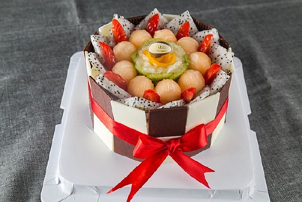 ����ˮ���ڰ׵���