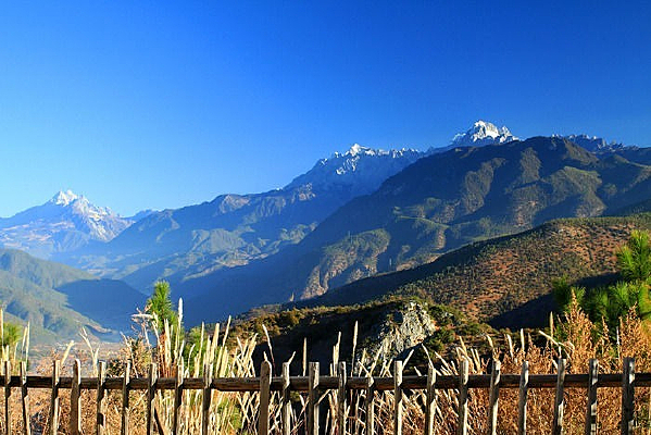 Զ������ѩɽ