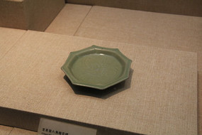 ��ɫ����