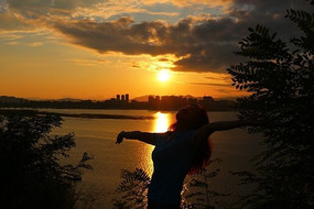 ����Ů��