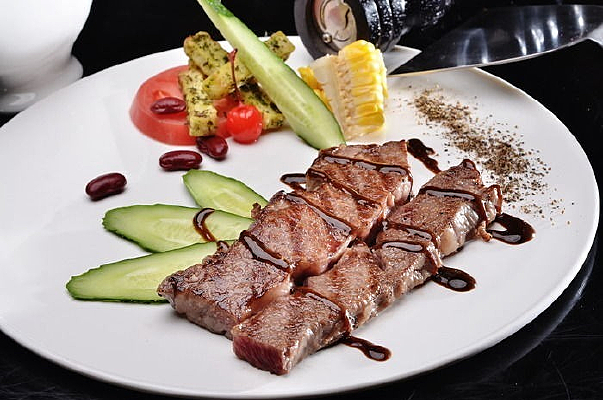 ����˹ţ�йǰ�