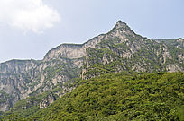 雄伟山峦