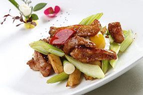 ���۳���