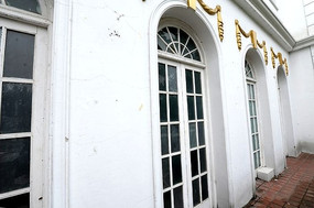 ��ɫ����