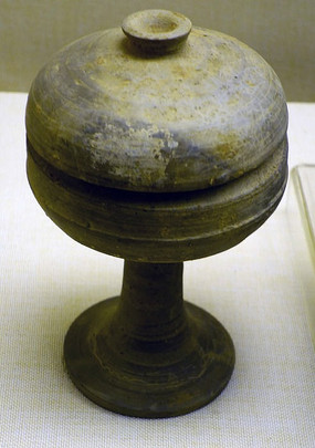 屈家岭出土灰陶豆