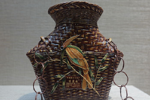 ����� ����