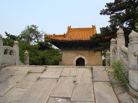 ʯ��ǰ�ĹŴ�����