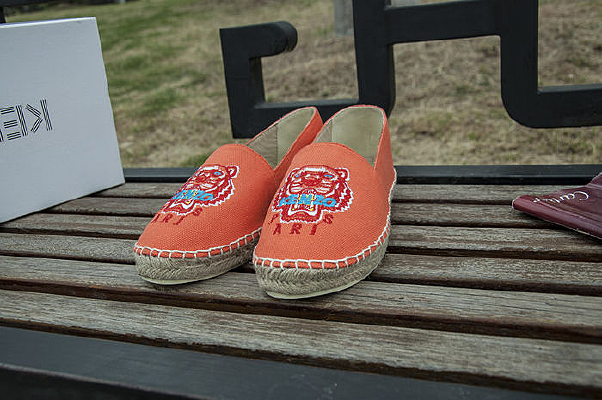 ��Ь��ɫ���Ƶ�