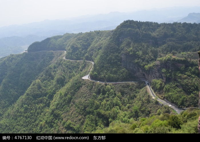 大山裡面的公路