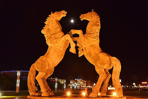 �¹��еĶ�����˹ʯ��˫��