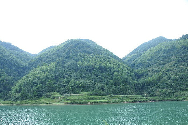 Ⱥɽ�µ�ˮ��