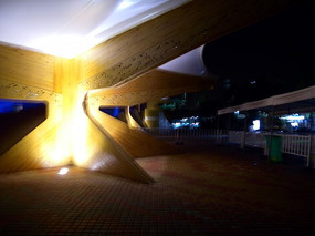 �µ�����ɫ