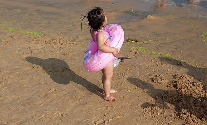 ɳ̲�ϴ���ӾȦ��СŮ��