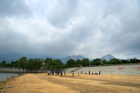 �������